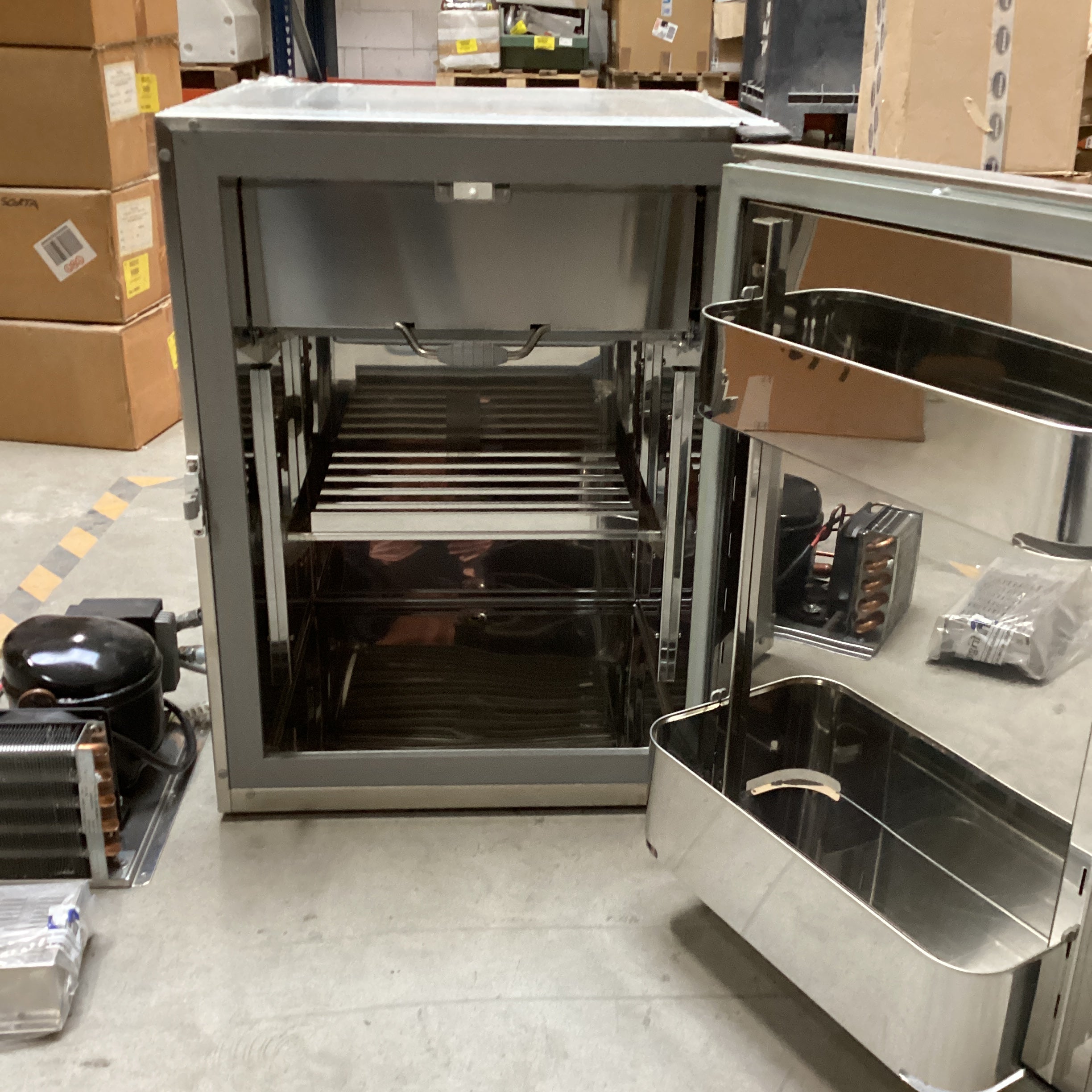 Frigonautica FR80AC 80L rostfritt stål kompressorkylskåp inklusive frys