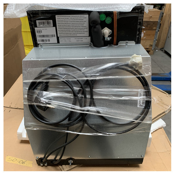 صانعة الثلج من الفولاذ المقاوم للصدأ Isotherm Low Profile 22 رطل في اليوم - 5W08L11IMN000