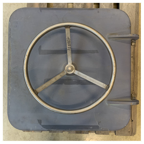 Kraftigt 600x600 mm marine lugeovertræk i stål med vejrbestandig forsegling og nem håndhjulsmekanisme