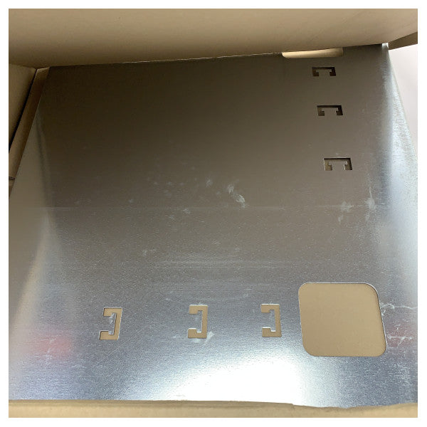 Miele Marine Conversion Kit Stainless Steel ビルトインアンダーアプライアンスをフリースタンディングアプライアンスに変換するためのキットです。