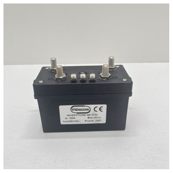 Inversor marino de alto rendimiento MZ 2130 de 24 V y 100 A con carcasa estanca duradera