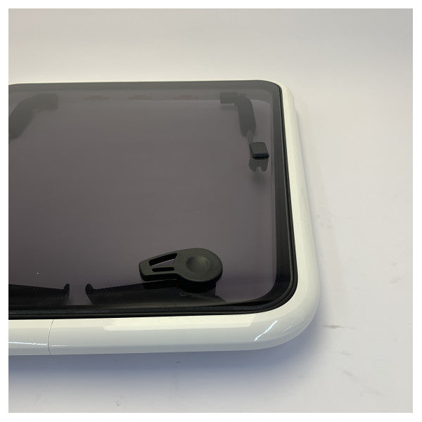Lewmar Low Profile Hatch 658 x 629 mm - marco blanco, acrílico gris - 30252100 