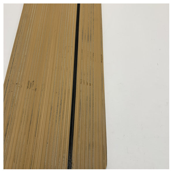 Quicksilver Uttern Flexiteek syntetisk teakdäckspanel för yachtcockpit - 675SD 