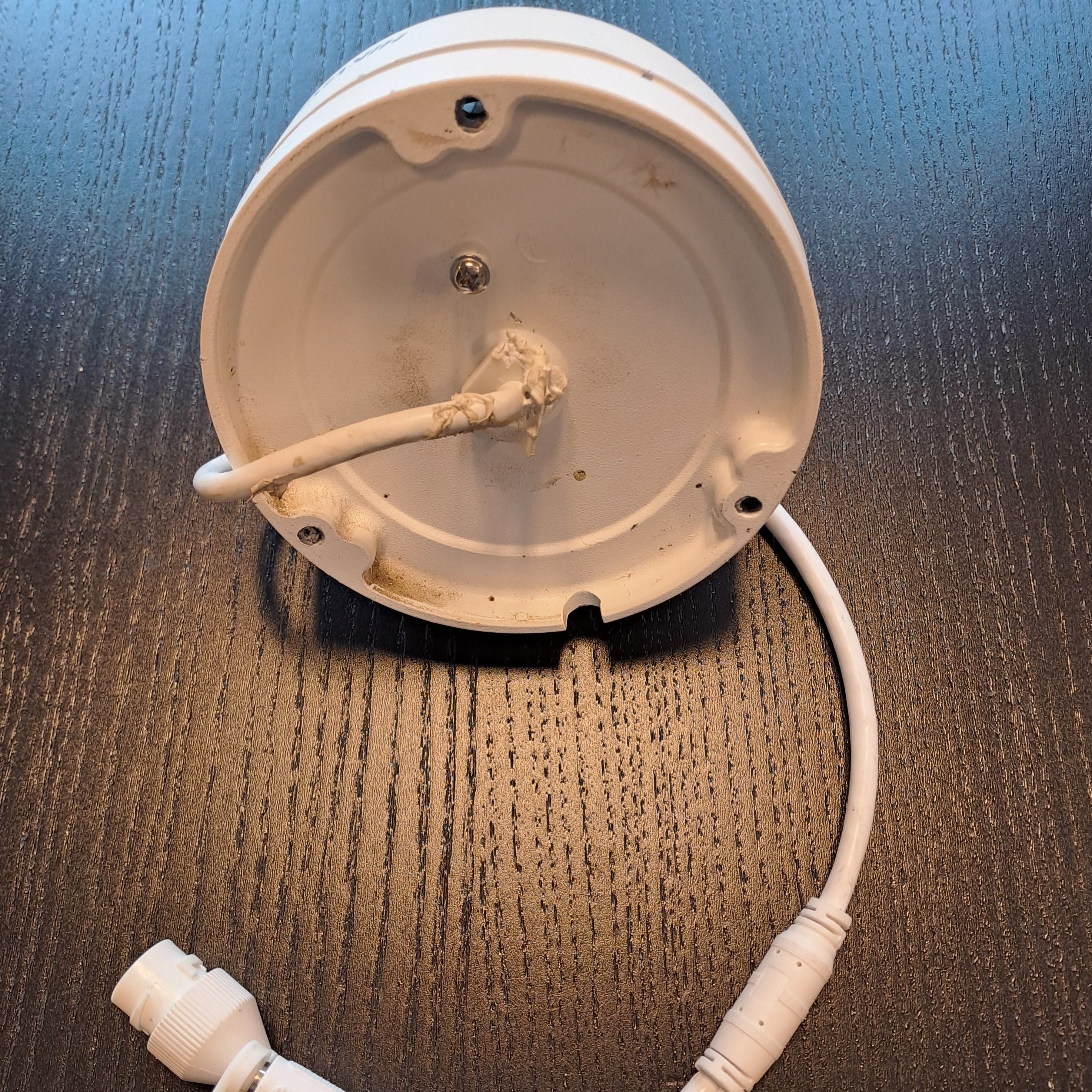 Hikvision DS-2CD2145FWD-1、4MP,30m,IR,WDR 白い IP のカメラ