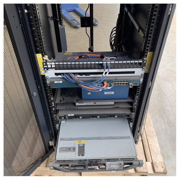 Armadio rack per server HP 10622 G2 Series con porta ventilata bloccabile 