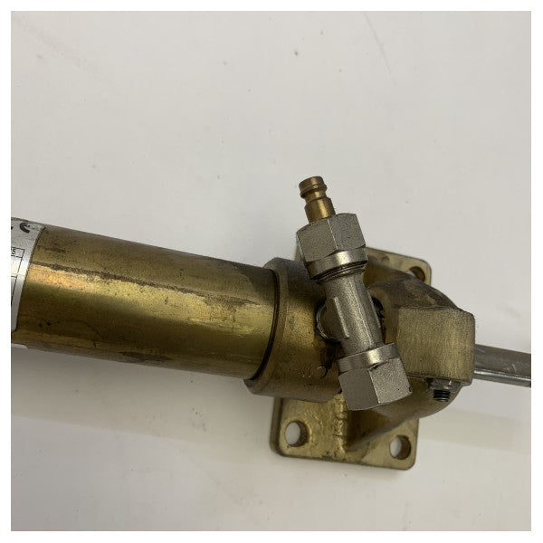 Хидравличен управляем цилиндър Vetus MTC7210 за вградени лодъчни двигатели, 22мм диаметър, 225мм ход 