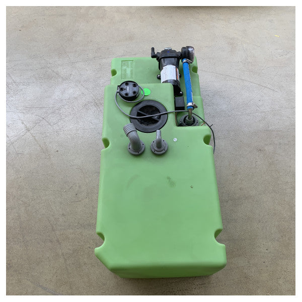 Vetus DWSC08824 88L 24V dricksvattensystem med tank och pump 