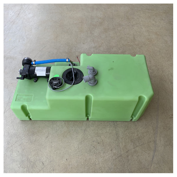 Vetus DWSC08824 88L 24V dricksvattensystem med tank och pump 