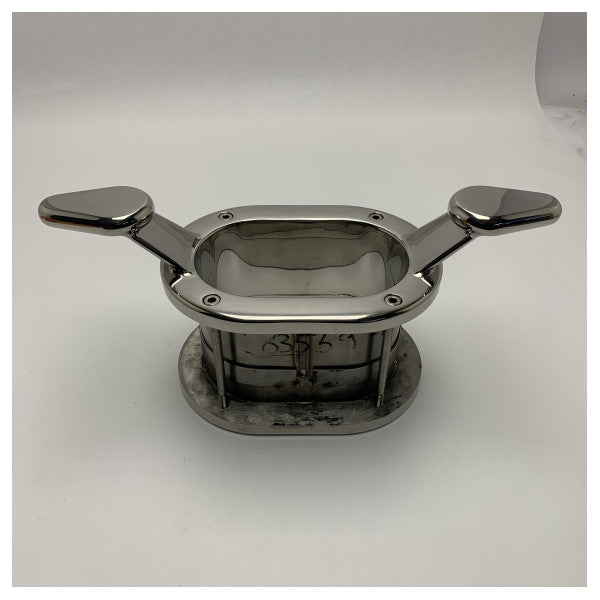 Hochwertige ovale Marine-Klampe aus Edelstahl mit zwei Klemmen für die sichere Befestigung der Bootsleine