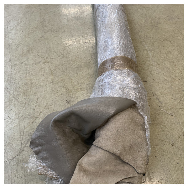 Slidstærkt marine læderprodukt, der er modstandsdygtigt over for saltvand og vejrforhold Silver