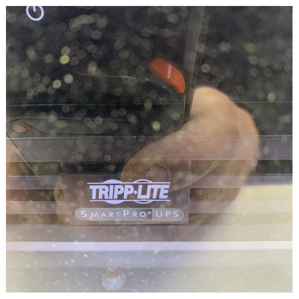 Alimentation UPS marine Tripp Lite SmartPro - système de secours intégré KVH 