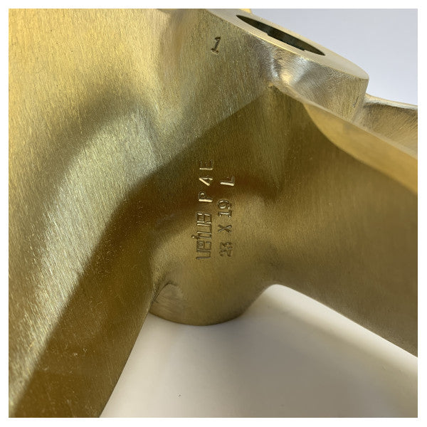 Vetus P4E23X19L Messinki Potkuri 4-Lapainen 23 x 19 Tuumaa Vasemmalle 