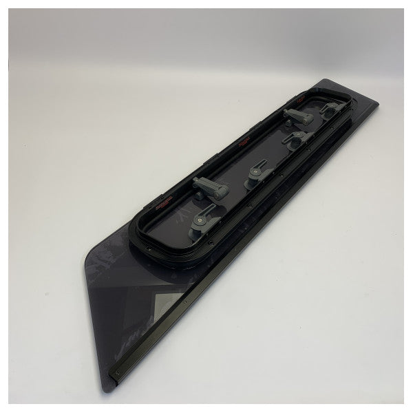 Portello Lewmar Flush Trim a poppa con rinforzo e oblò apribile - 30181200 