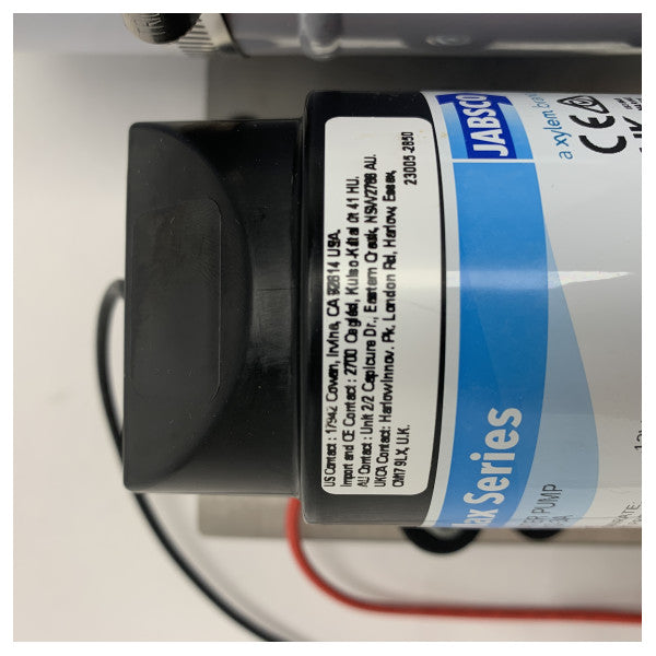 Jabsco Par-Max 2.9 フレッシュウォーターポンプシステム（蓄圧器付き）12V 