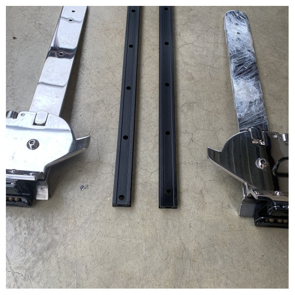 CRN Custom Line Navetta 37 cockpit benk håndtering / glidesett 