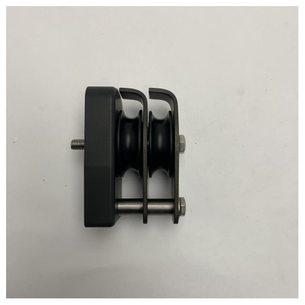 Antal Marine Grade 691252 Pulley Block, jossa on kaksinkertaiset muoviset hihnat kestävään käyttöön T-raiteelle 