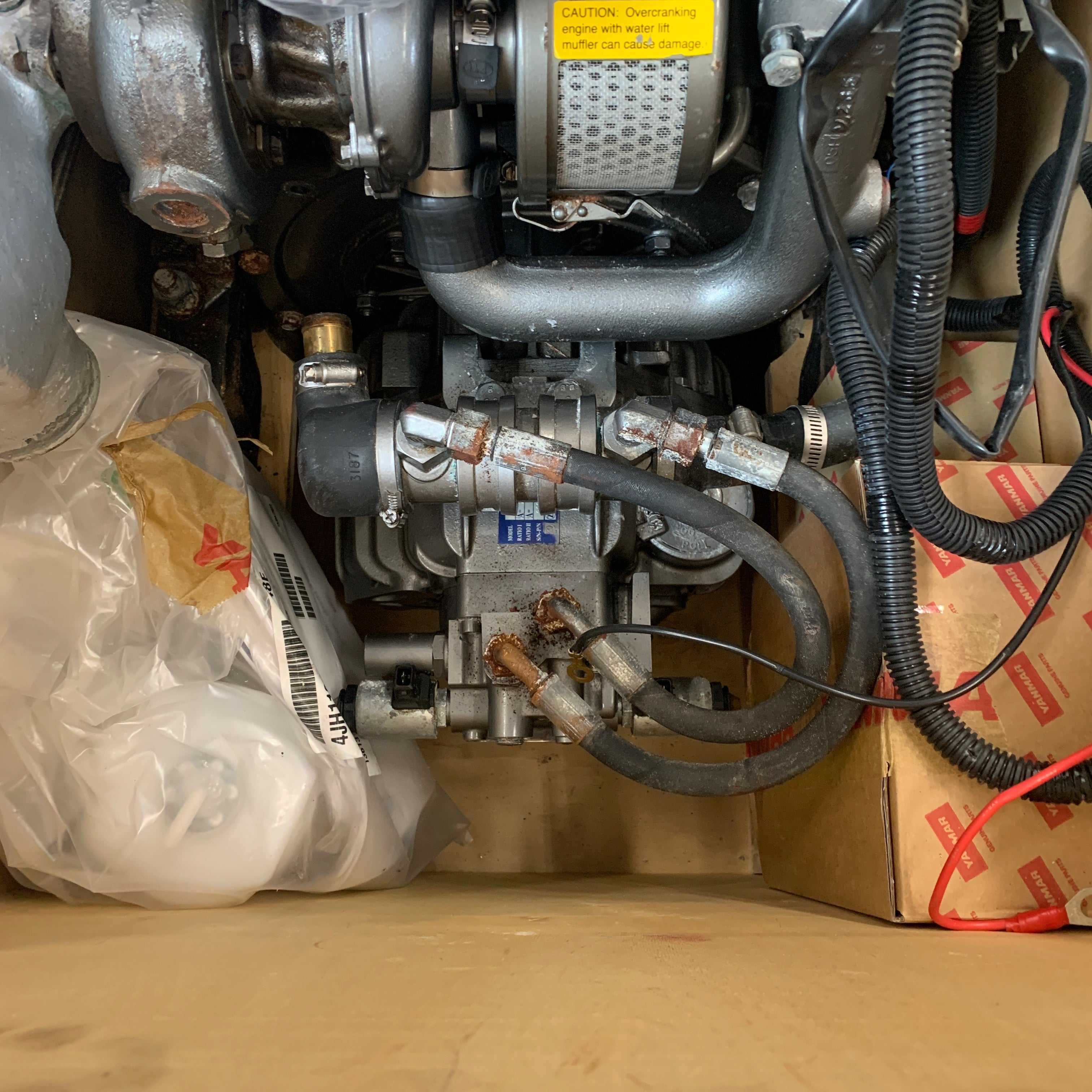 Yanmar 4JH110 110 HK marinedieselmotor med ZF25A-kobling - 4JH110-CR-ZF25A