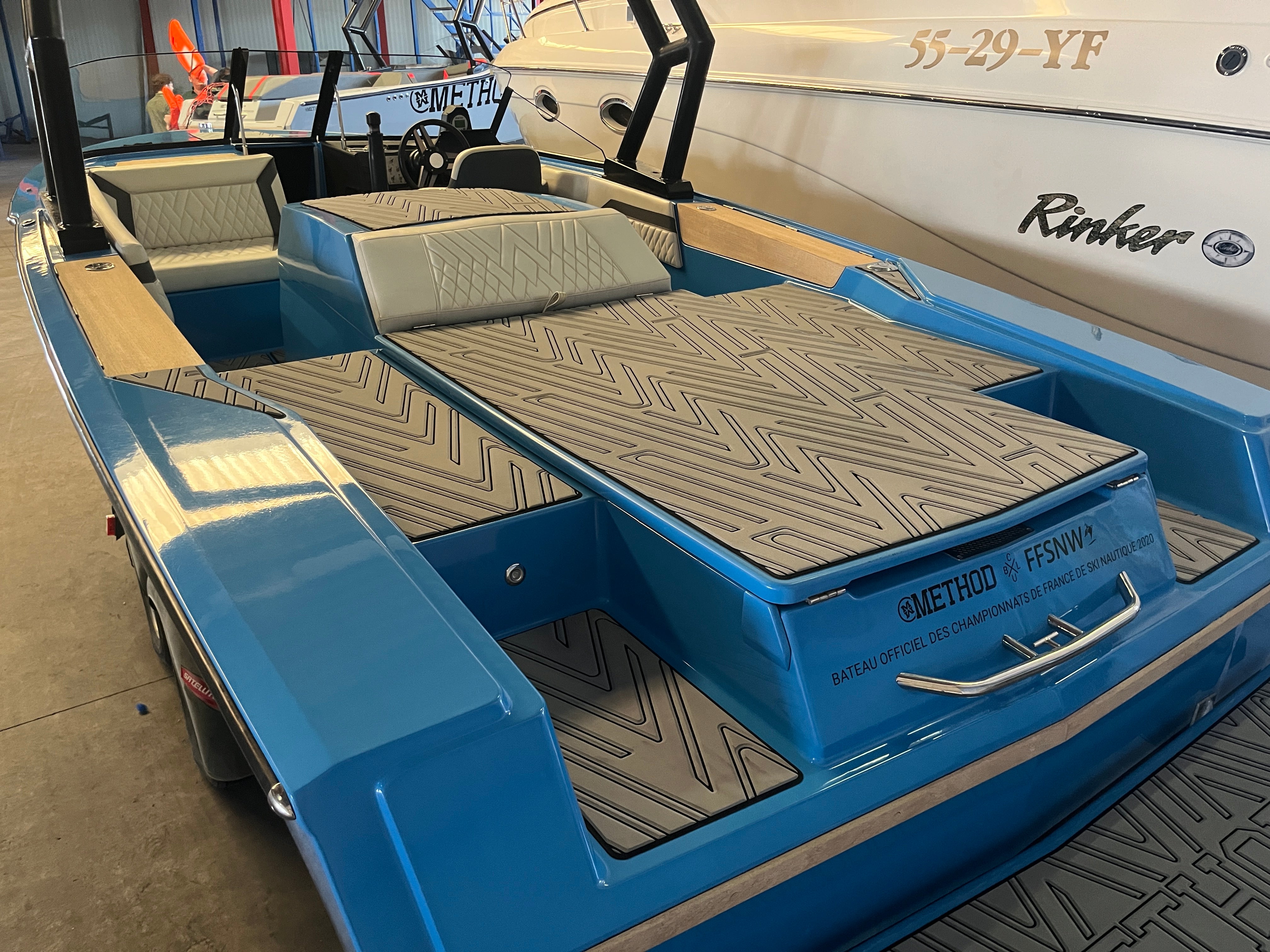 Човен для вейкбордингу та водних лиж Method Wake Ski 6.2 з 440-сильним двигуном BLUE 2020