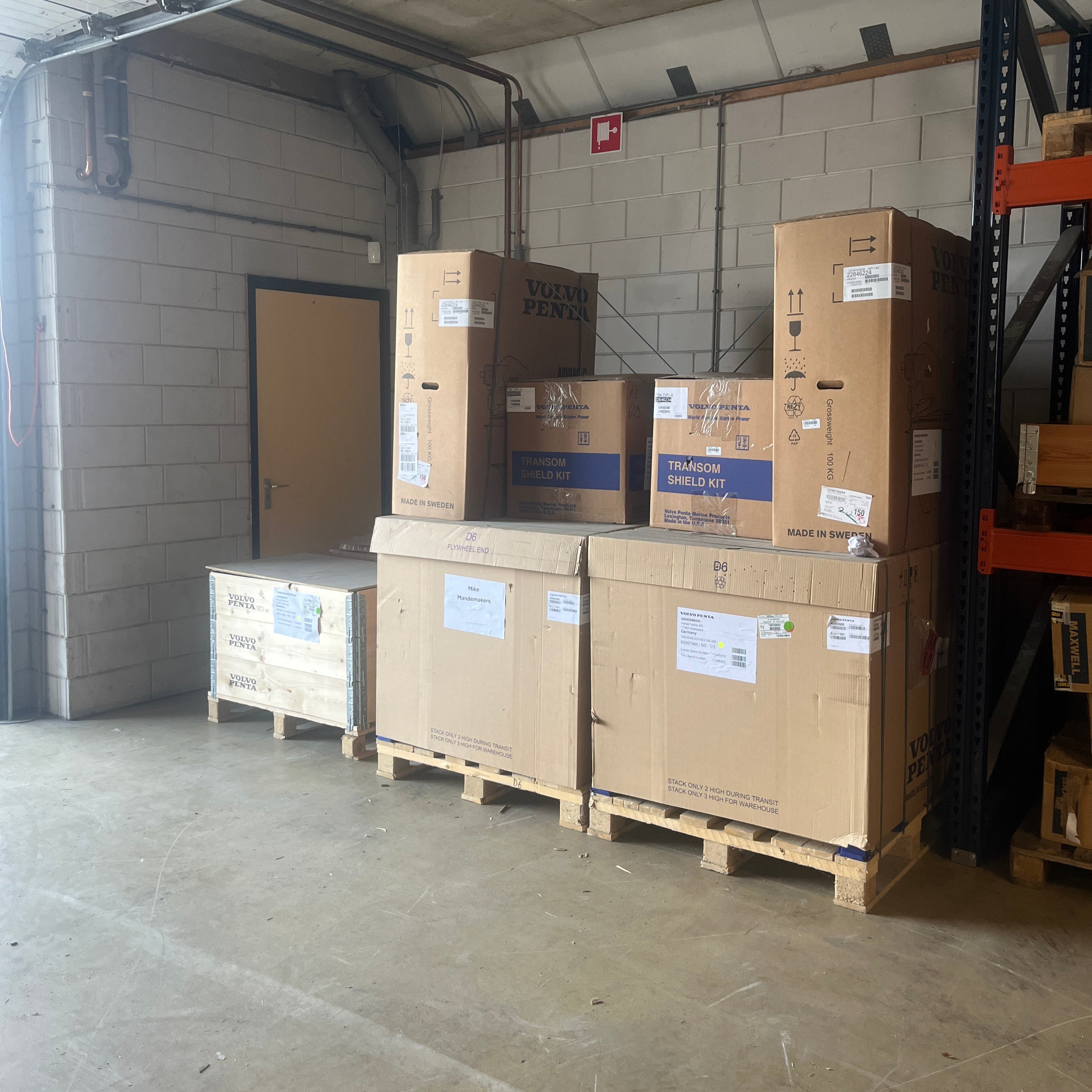 Neues Doppelmotoren-Kit Volvo Penta D6-340 mit DPI-Sternantrieb und Spiegel 