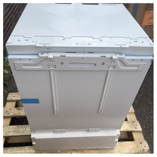 ミーレ K9123UI ビルドイン カウンター下コンプレッサー冷却冷蔵庫 230V