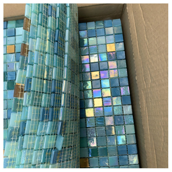 Mosaïque de verre Sicis pour usage marin - Bleu-vert durable avec accents dorés, 15x15mm