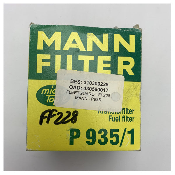 Filtre d'insert de carburant Mann P935 / 1