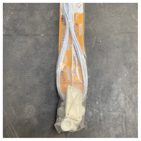 Glomex RA106 SLSPB VHF-laiva-antenni kaapelilla ja kiinnikkeellä varustettuna