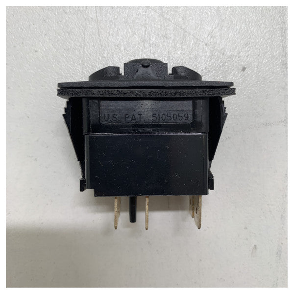 CZONE ROCKER Switch Uključeno/isključeno crno s crvenom svjetlošću-80-911-0038-00