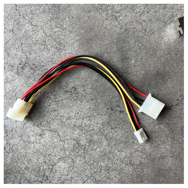 Sweex intern USB 2.0-hubb med 4 portar för tillförlitlig USB-expansion i marina och elektroniska system