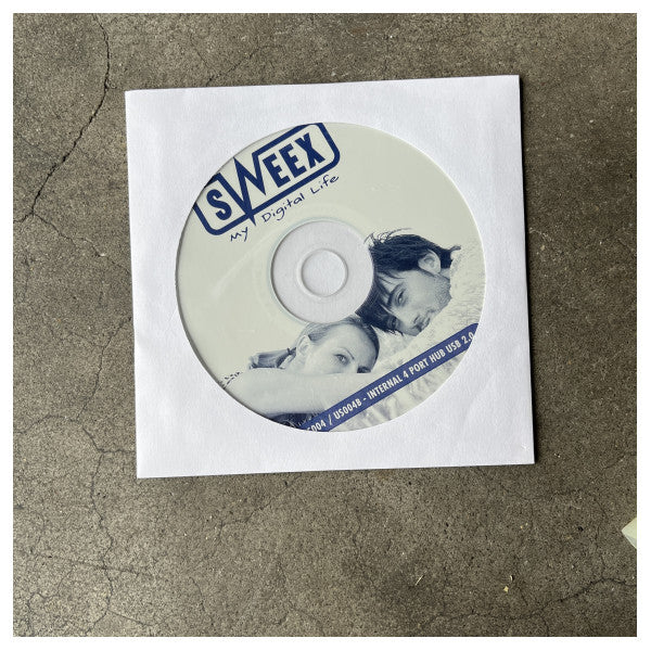 Sweex intern USB 2.0-hubb med 4 portar för tillförlitlig USB-expansion i marina och elektroniska system