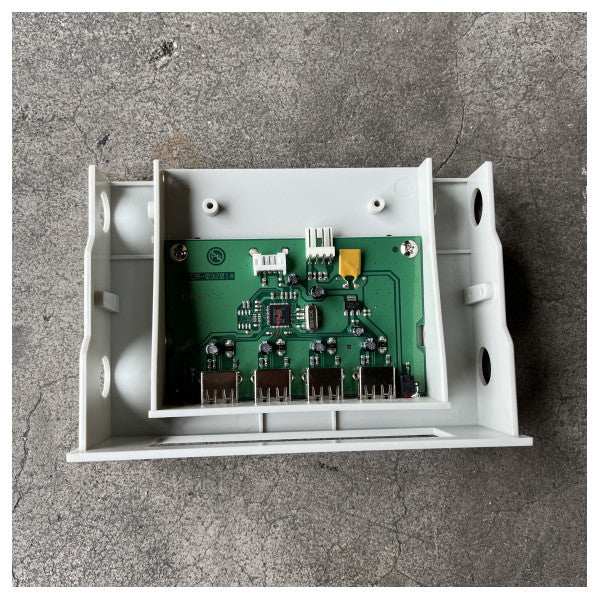 Sweex intern USB 2.0-hubb med 4 portar för tillförlitlig USB-expansion i marina och elektroniska system