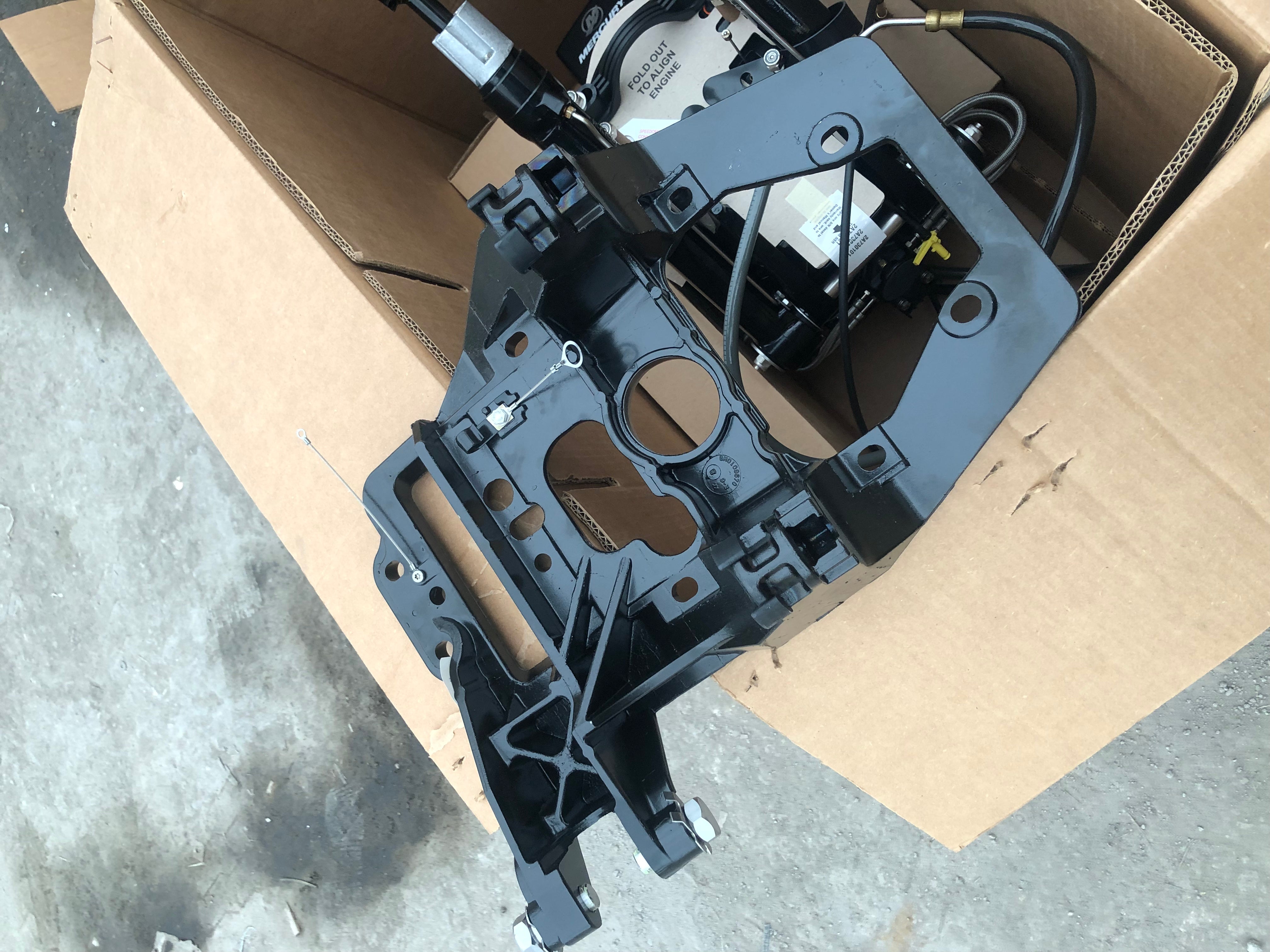 Новий дизельний двигун Mercury V6 270 к.с. зі стандартним приводом Bravo 3X 2.00:1