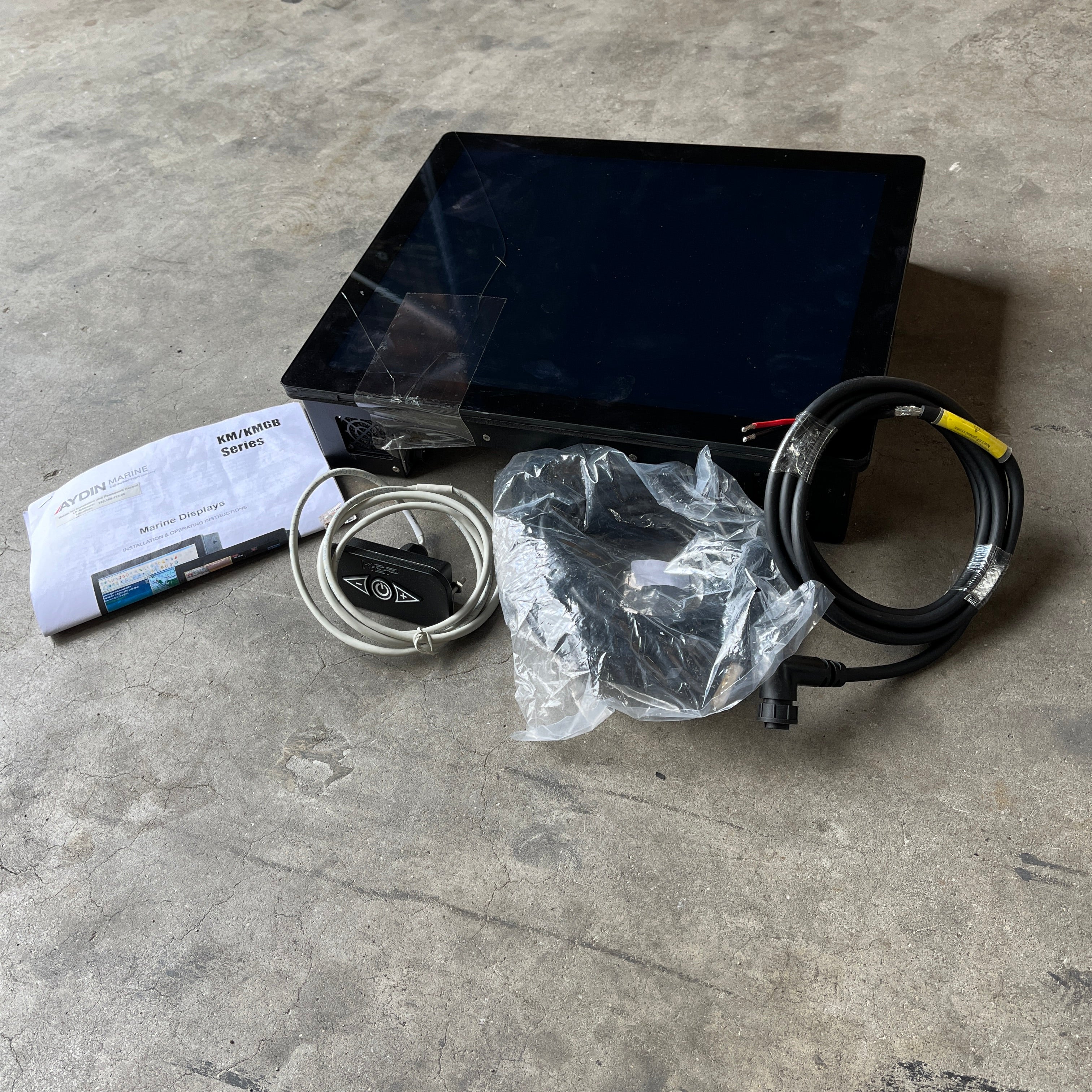 Aydin KMGB 17T 17-tuumainen merinäyttö - 379-KMGB-17T - 379-KMGB-17T