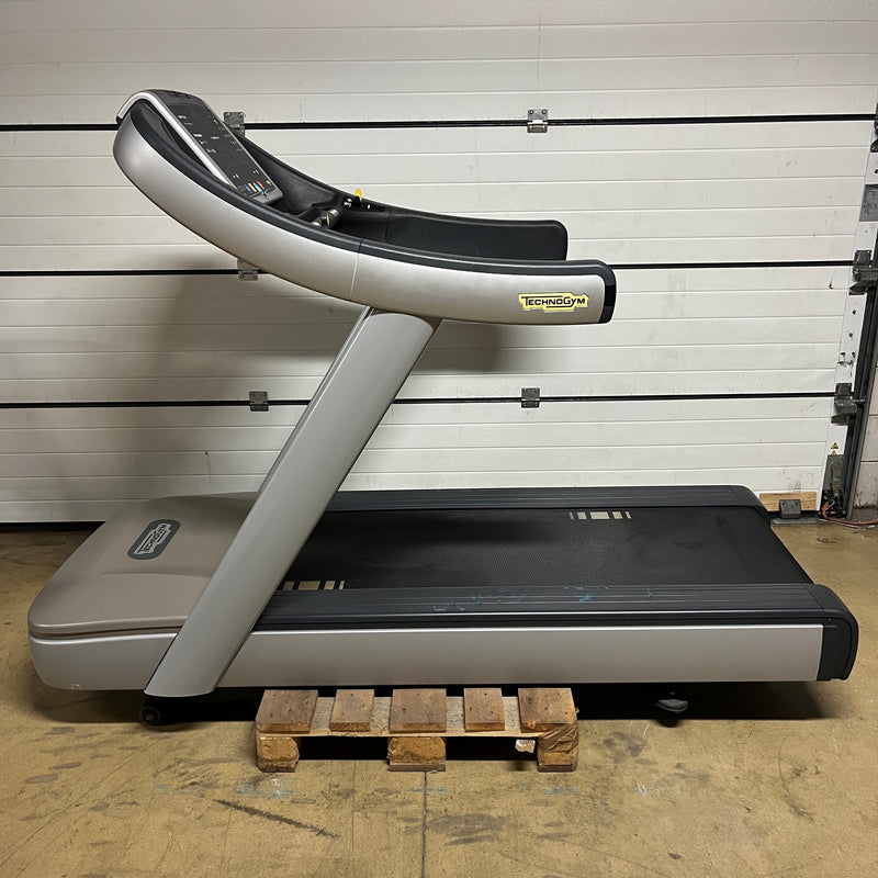 Unused Technogym Run Now 900 treadmill grey LED