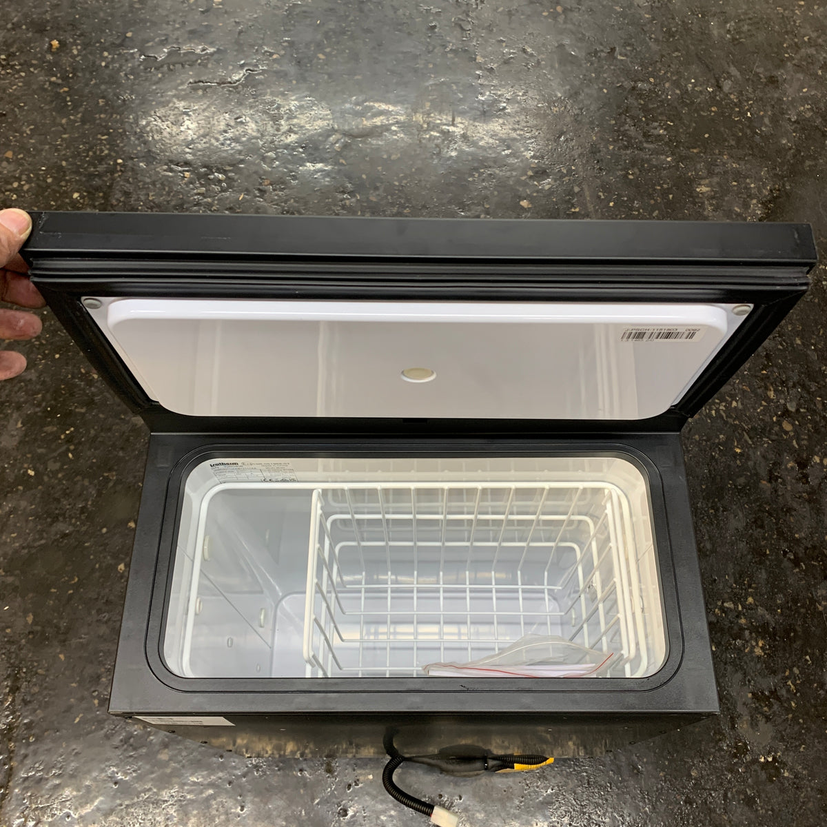 Isotherm BI30 Refrigerador Marinho de Encastrar 30L 12/24V com abertura superior - IRB030TNAAB12 