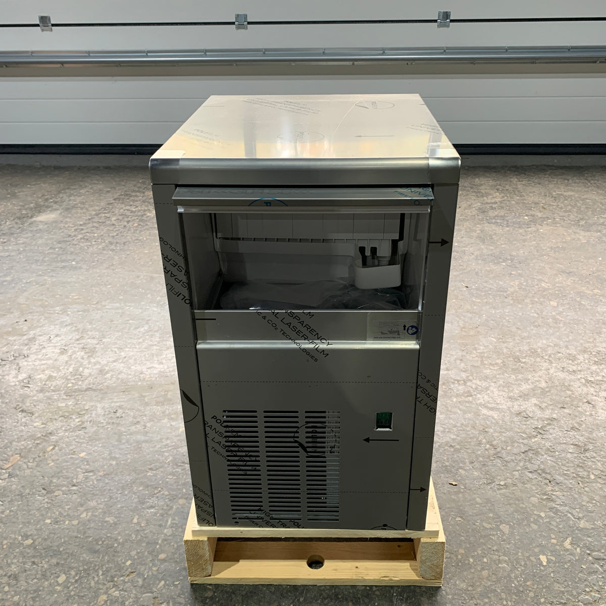 Isotherm Clear Ice Maker - Rustfritt stål 230V 60 Hz 18 KG/Dag - 5S18A12A0T000 