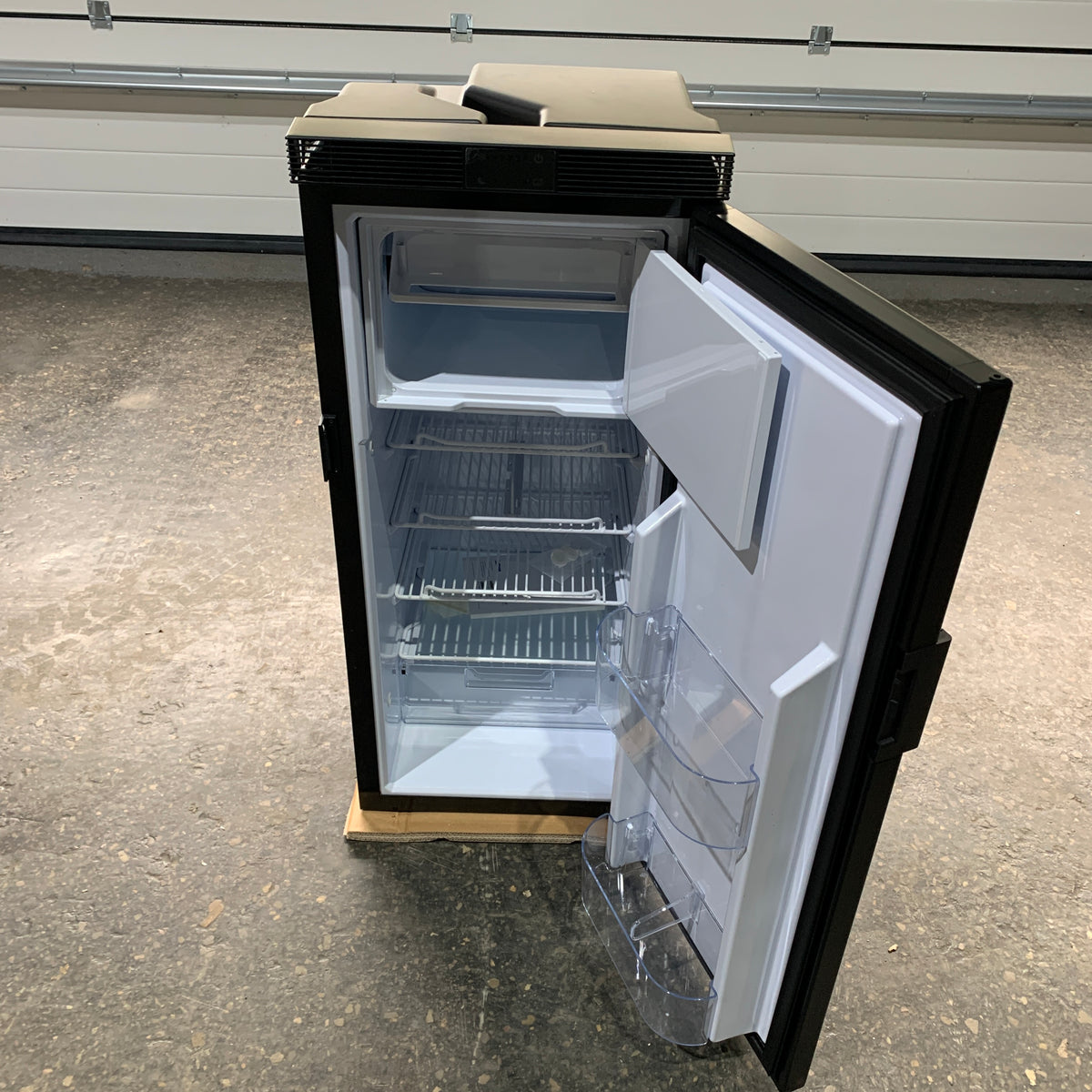 Isotherm IndelB Freeline 90 kompressorkølet køleskab/fryser 12/24V 