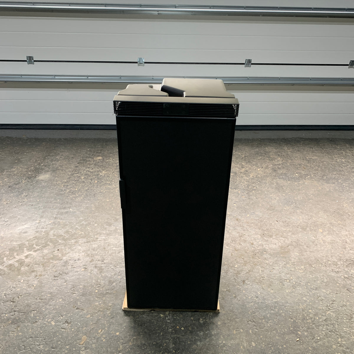 Isotherm IndelB Freeline 90 kompressorkølet køleskab/fryser 12/24V 