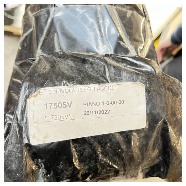 ロール 163 ギアッチョ・レザー ライトブルー 7.95m