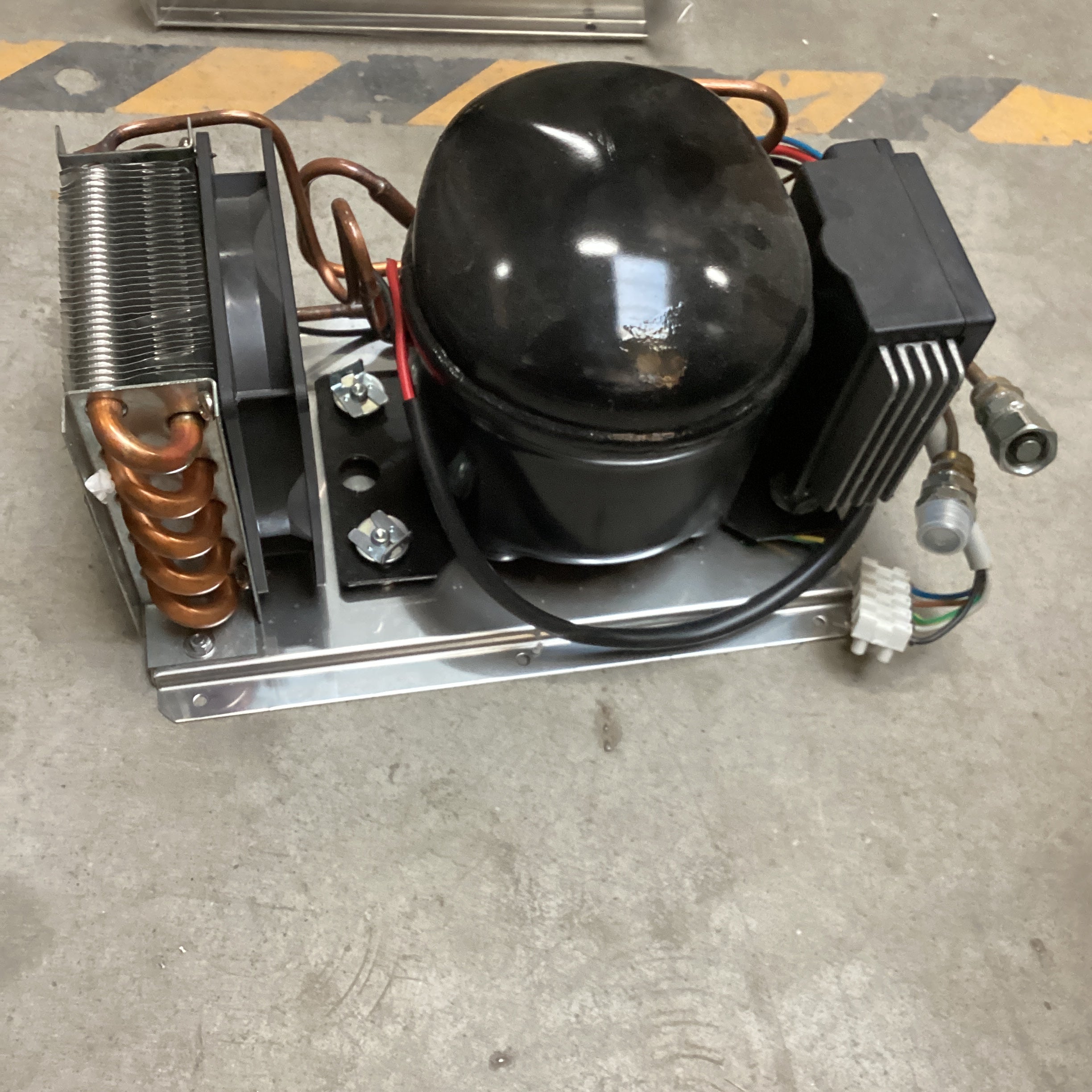 Frigonautica FR80AC 80L rostfritt stål kompressorkylskåp inklusive frys